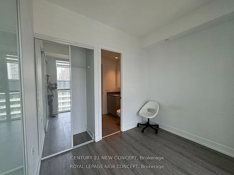 7 Grenville St #4605 — Photo 3