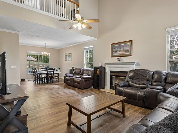 3rd image of 208 Bateman Ave