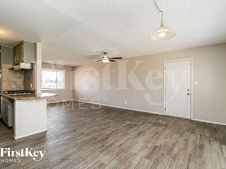 2030 E Aspen Ave — Photo 7
