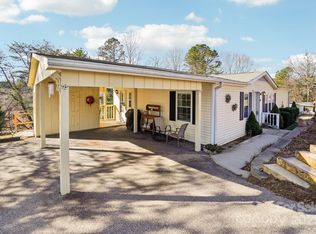 204 Cranbrook Cir, Hendersonville, NC 28792