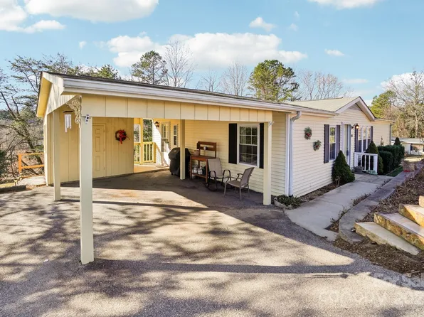 204 Cranbrook Cir, Hendersonville, NC 28792