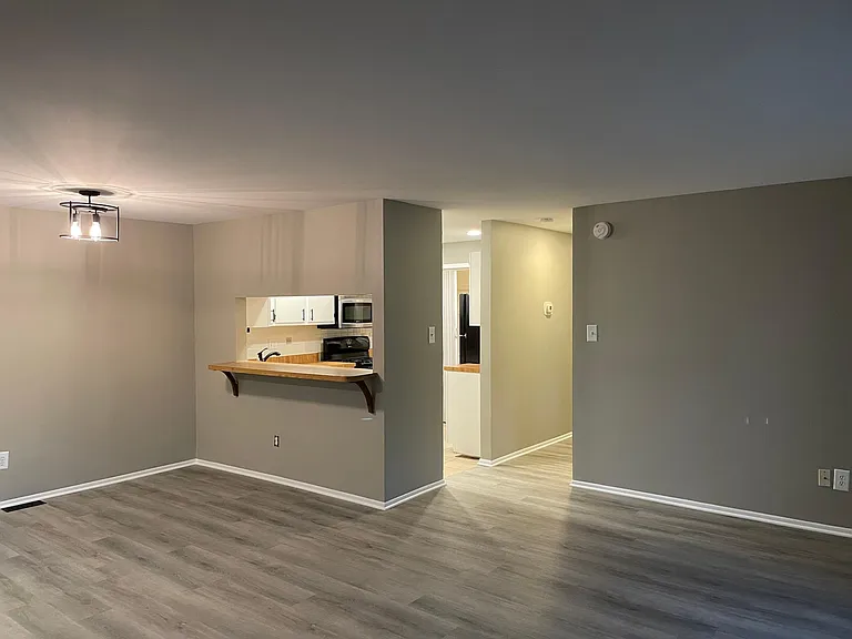 607 Thornton Ct #607 — Photo 1