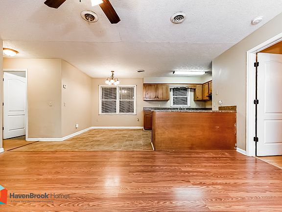 4th image of 20 Candler Ct