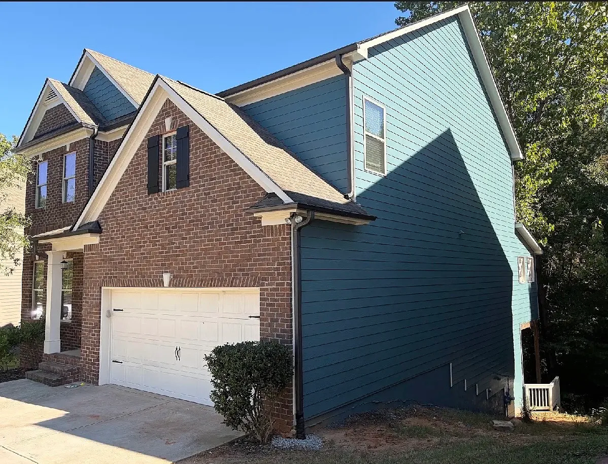 4 bed, 2.5 bath, 2650 sqft, $2,300 — Photo 2