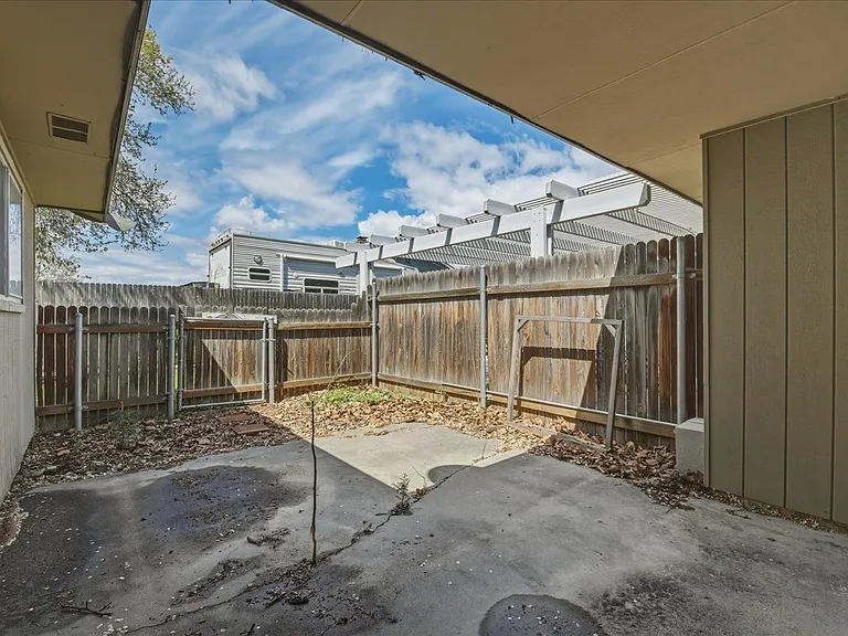 117 N Homedale Ave — Photo 21