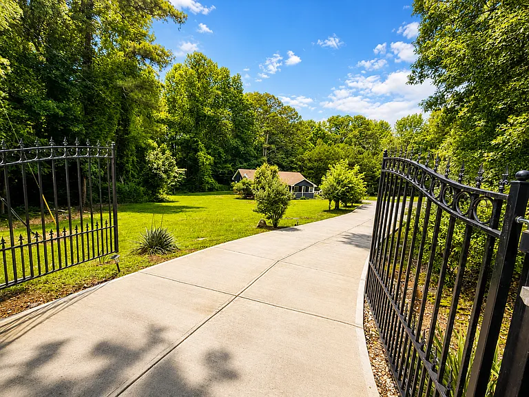 3162 Fence Rd — Photo 1
