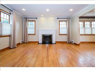 3rd image of 35 John Alden Rd