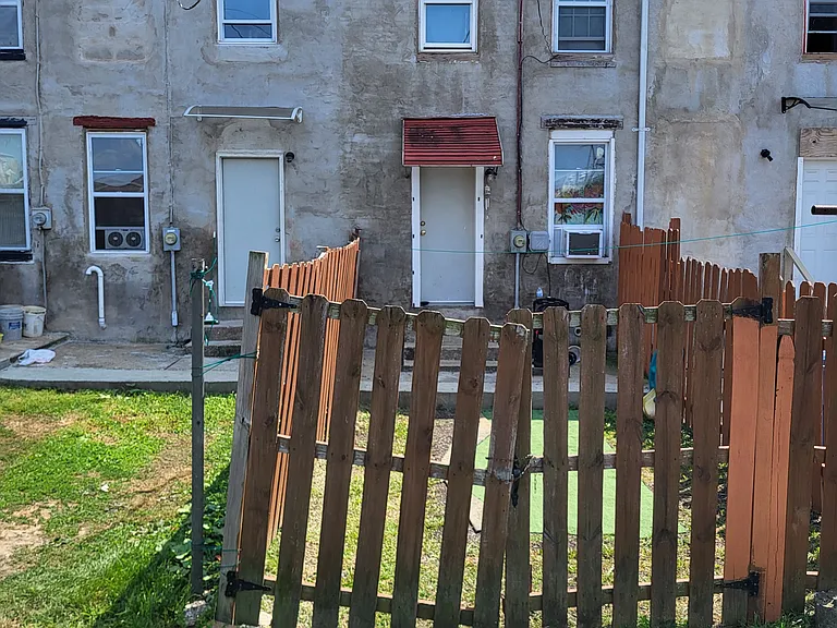 227 W Hope Ave — Photo 2