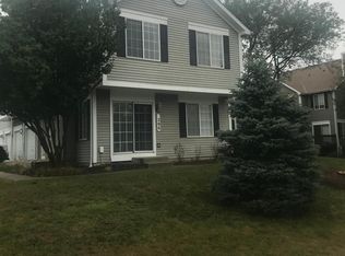 290 Sandhurst Ln, South Elgin, IL 60177