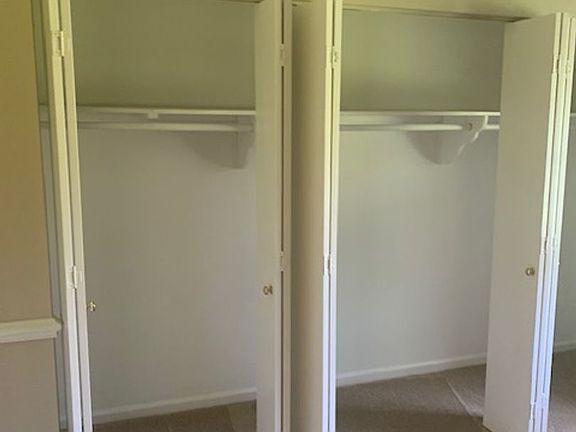 4th image of 28 Summercreek Dr