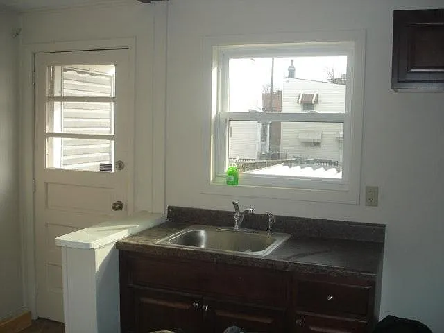 1 bed, 1000 sqft, $1,325 — Photo 3