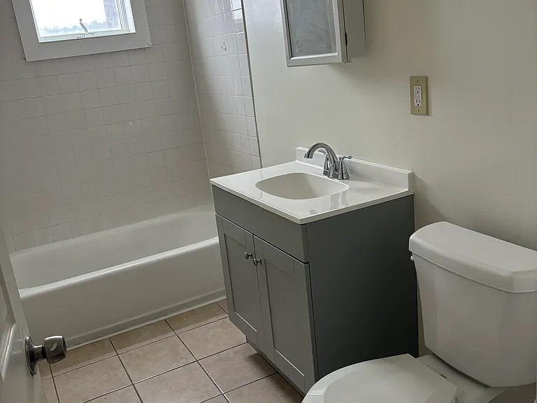 327 Wood Ave — Photo 4