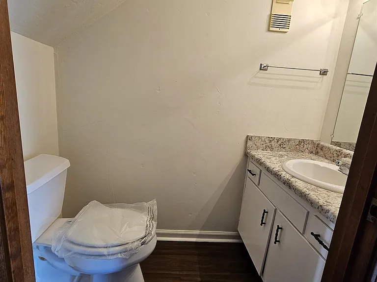 196 Locke St #D — Photo 4