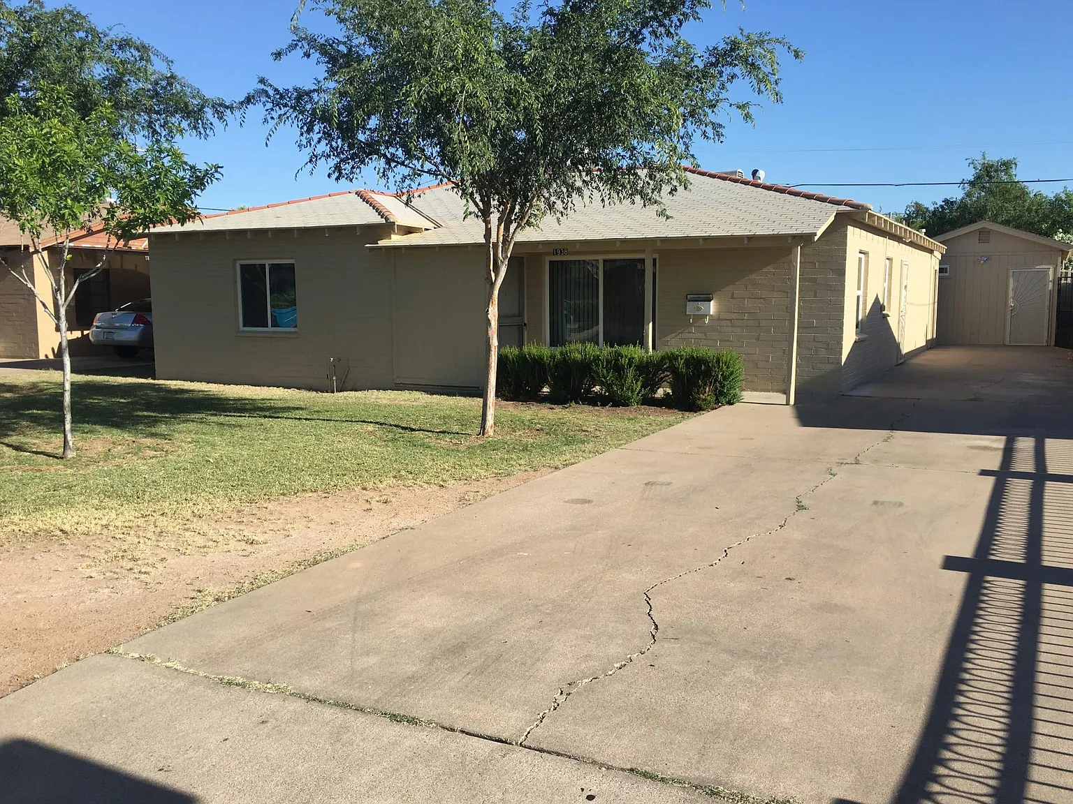 1938 E Mitchell Dr — Photo 2