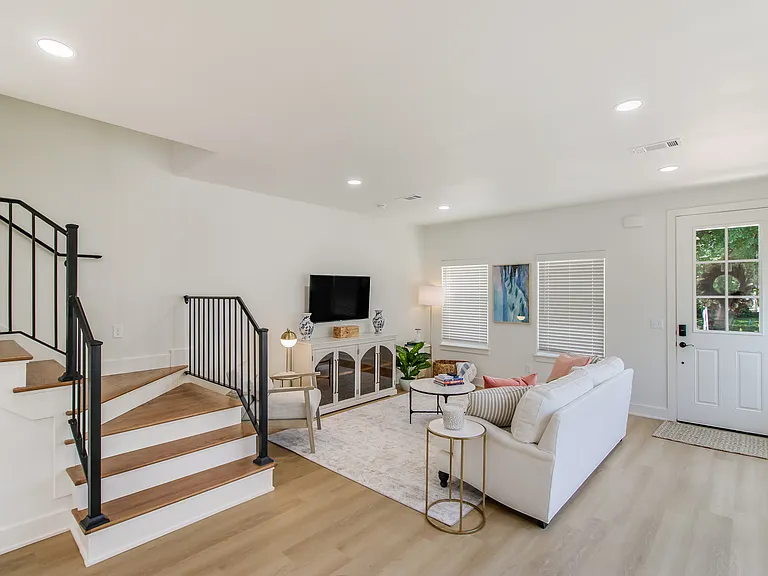1122 W 10th Ave — Photo 25