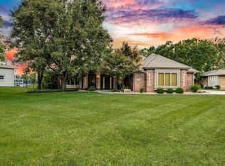 2511 N Lake Ridge Cir, Wichita, KS 67205