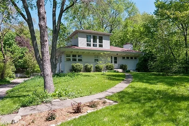 29W164 Batavia Rd photo 1