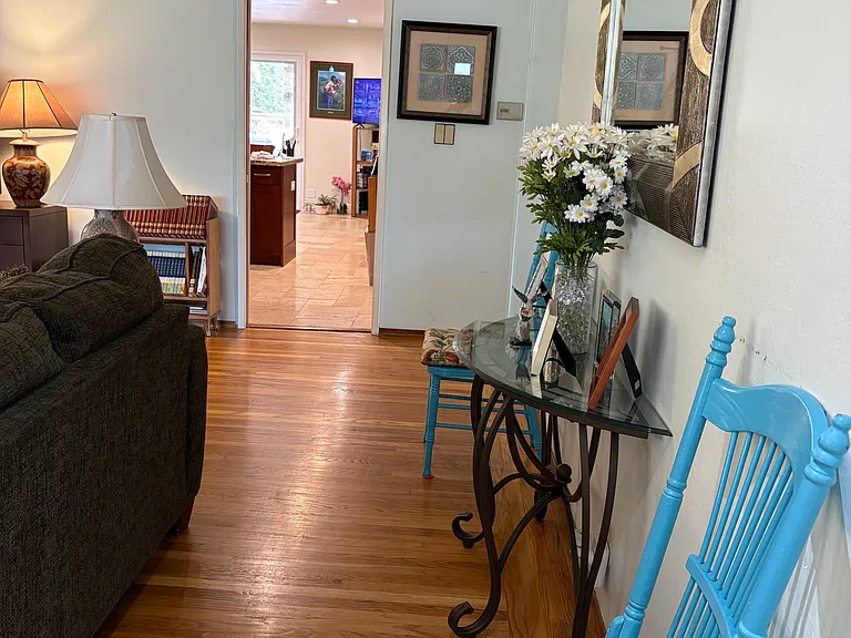 Malcolm Ave — Photo 7