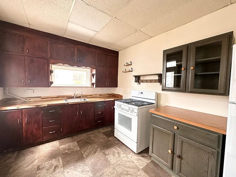925 W College Ave — Photo 9