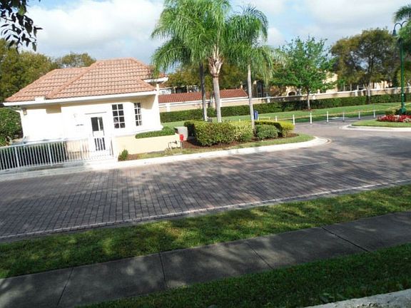 4th image of 1077 SW 42nd Ter