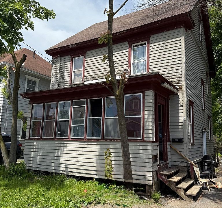 2nd image of 502 W Newell St