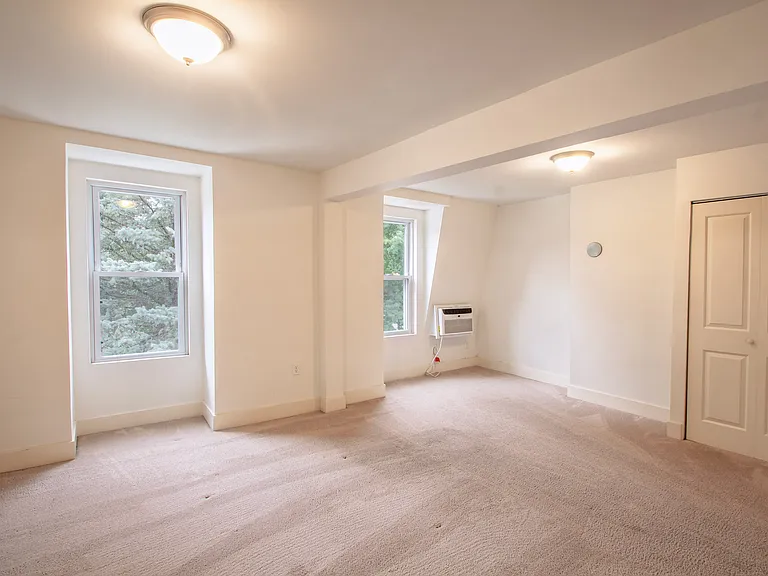 328 Franklin Ave — Photo 13
