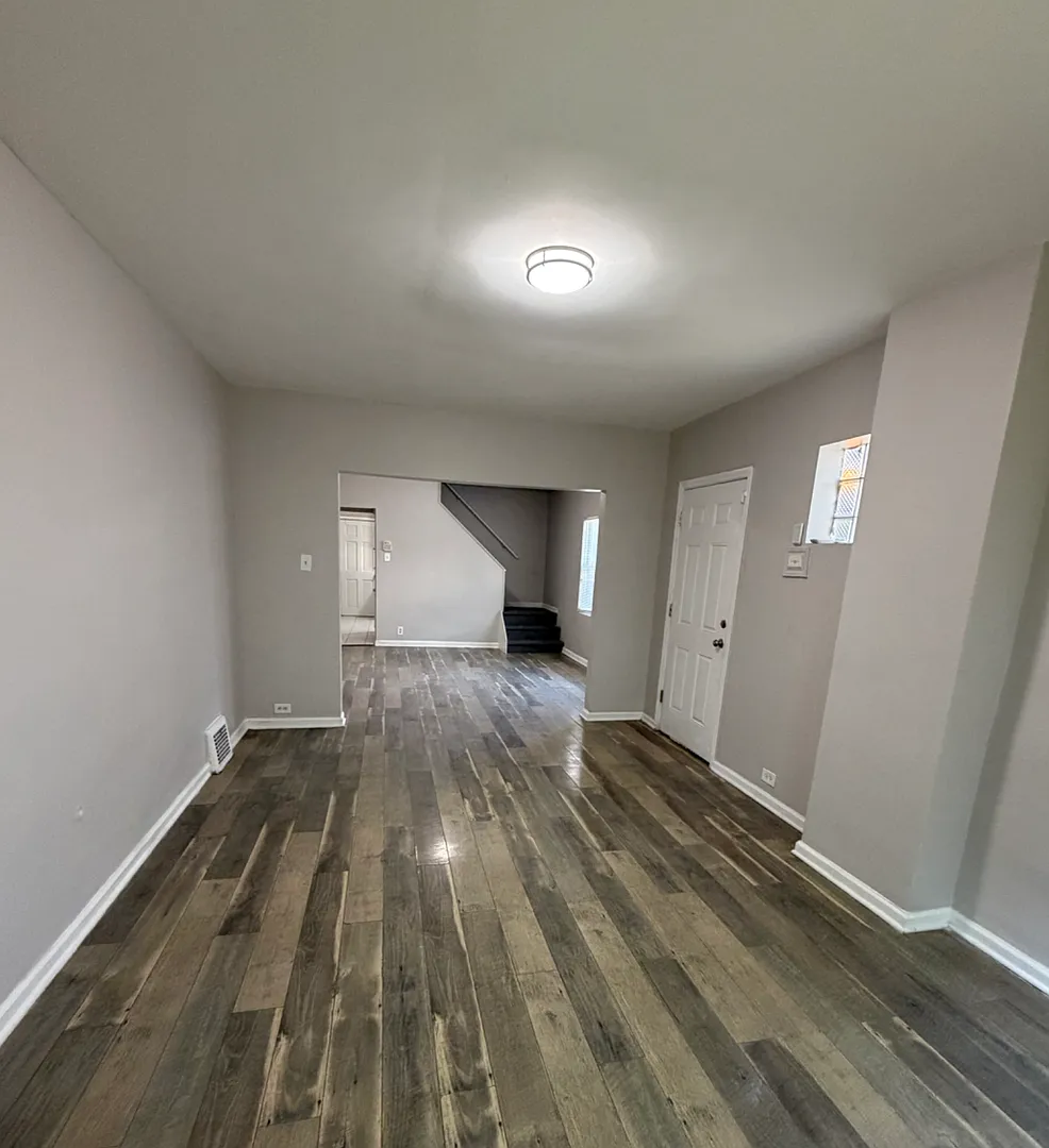 Mobility Area Morgan Park - 5 Bedroom Single Family Home — Photo 2
