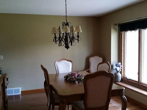 5th image of 124 Carriage Hill Dr