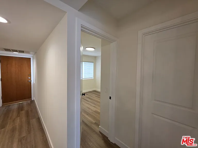 535 W 4th St #110 — Photo 8