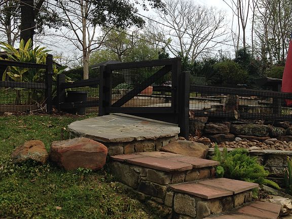 4th image of 6123 Queenswood Ln
