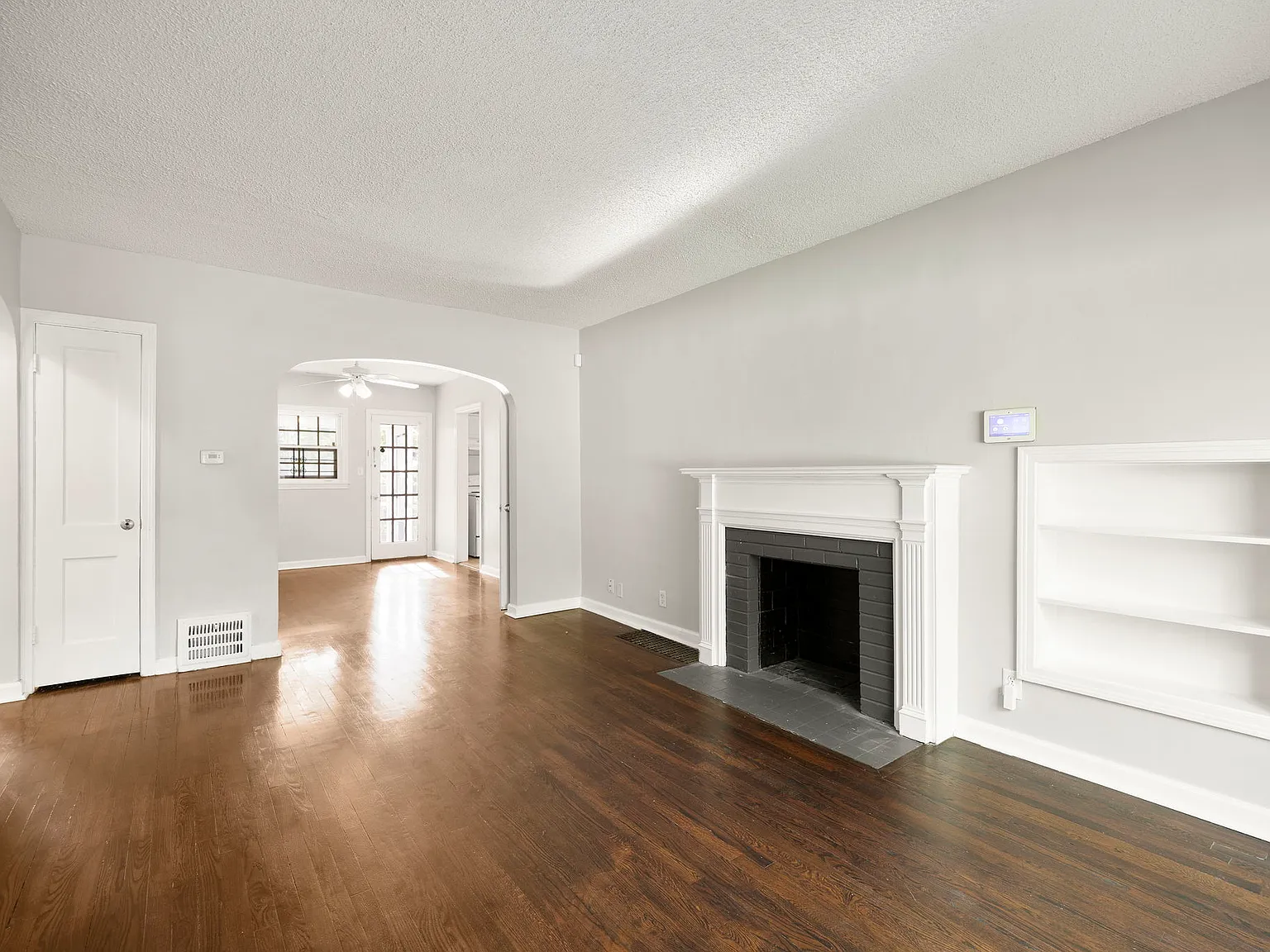 3 bed, 1369 sqft, $2,075 — Photo 2