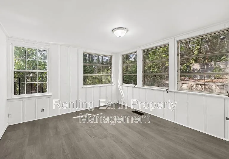 805 Vanderbilt St — Photo 8