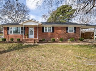 506 Oakwood Dr, Lawrenceburg, TN 38464