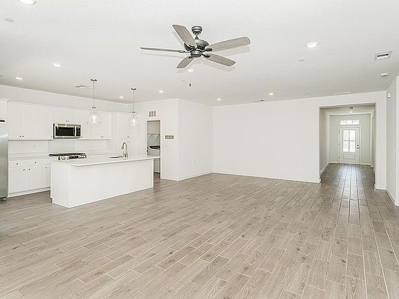 4th image of 1021 Plum Tree Ave