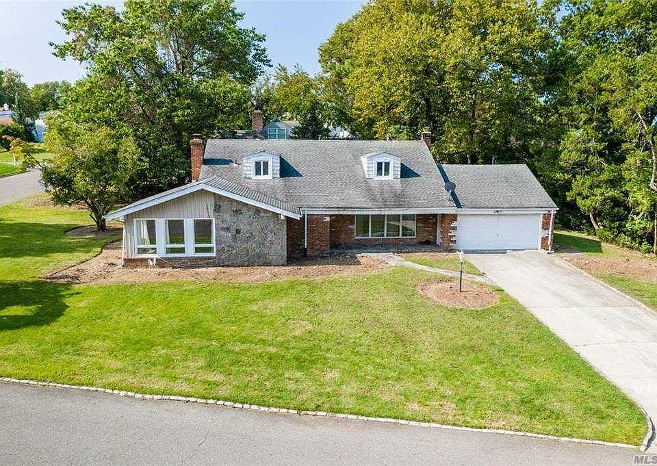 1st image of 10 Stevenson Dr