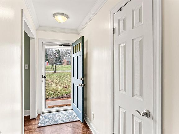 4th image of 513 Brae Burn Ln