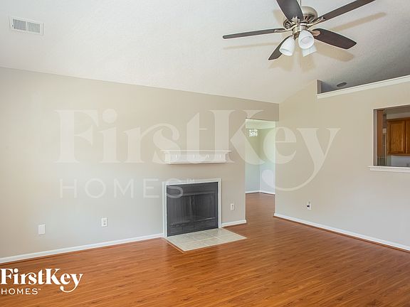 4th image of 6115 Country Walk Dr
