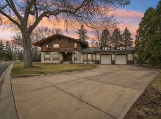 439 W Horseshoe Dr, Saint Paul, MN 55126