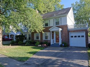 2 Berncliffe Dr, Albany, NY 12208