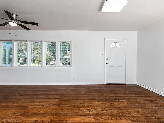 4th image of 738 Olney Dr
