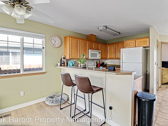 4th image of 1043 NE Cordero Pl