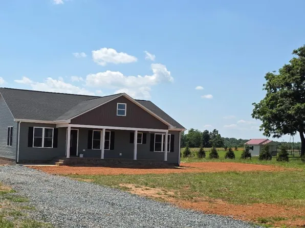 1903 Horseshoe Rd, Appomattox, VA 24522