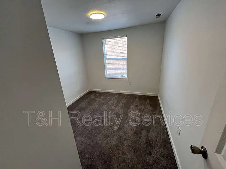 210 N Keystone Ave — Photo 16