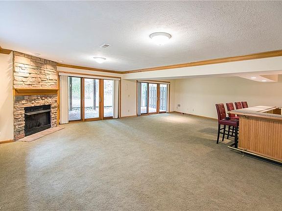 4th image of 3942 Burgundy Bay Blvd W