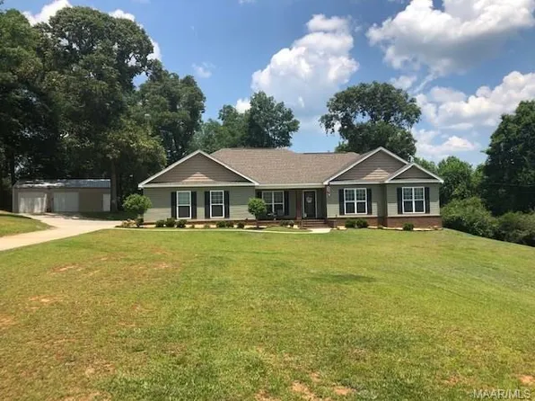 1215 E McKinnon St, New Brockton, AL 36351
