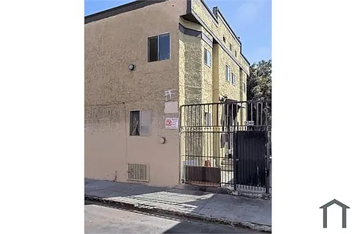 2240 Wall St Photo 1