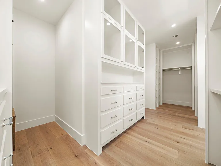 408 Pecore St — Photo 23