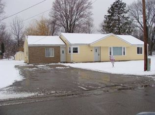 707 N 6th St, Coleman, MI 48618