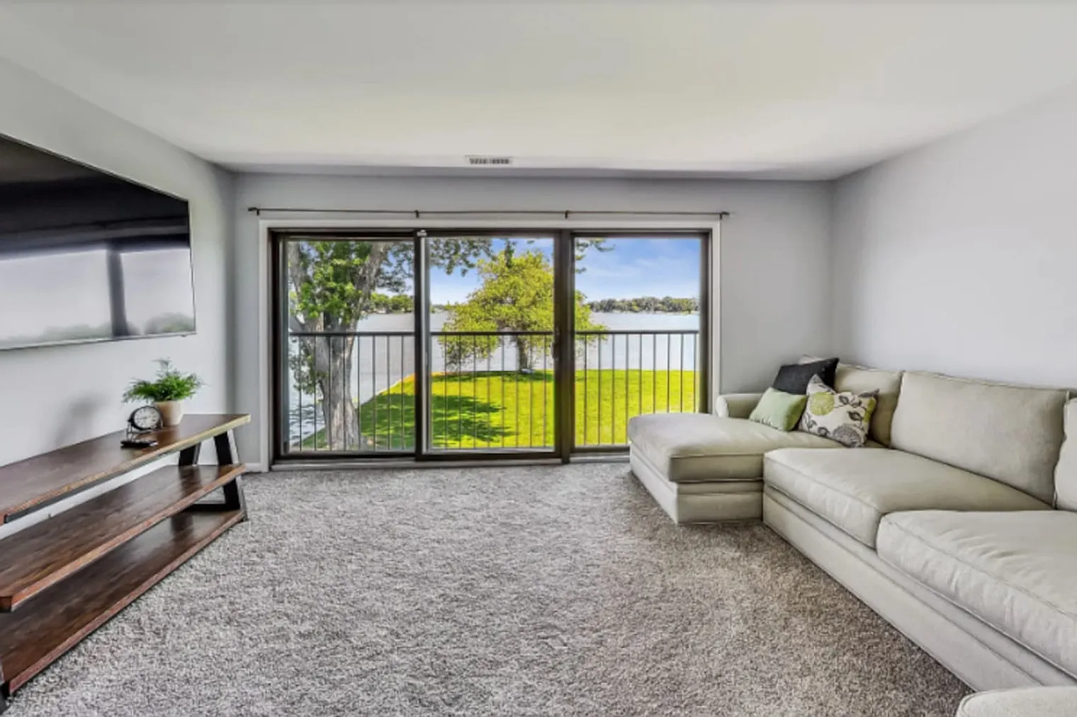 5 bed, 5.0 bath, 4079 sqft, $4,346 — Photo 1
