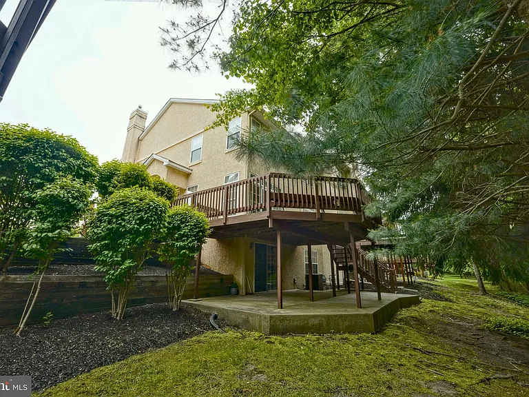 16 Buckingham Pl — Photo 4